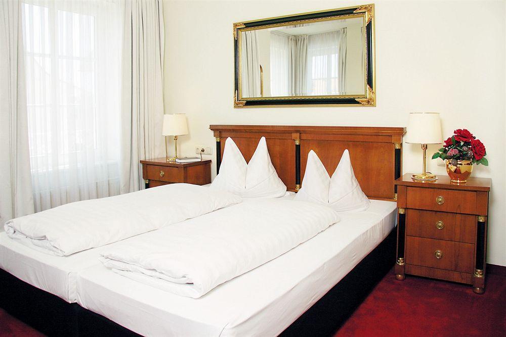 Daniels Hotel